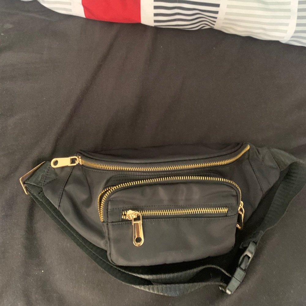 Black fanny pack